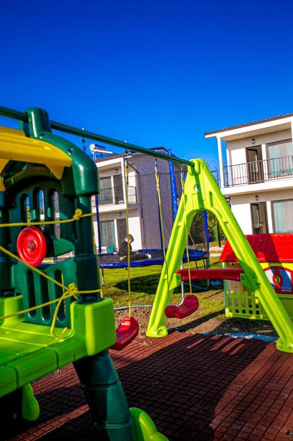 Complex Turistic N&S Hotell Două Mai Exteriör bild