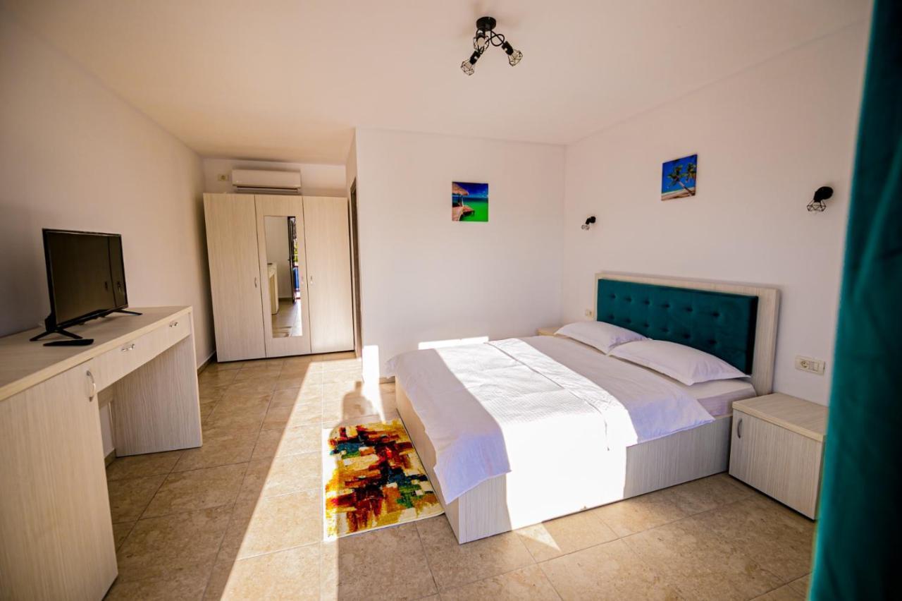 Complex Turistic N&S Hotell Două Mai Exteriör bild