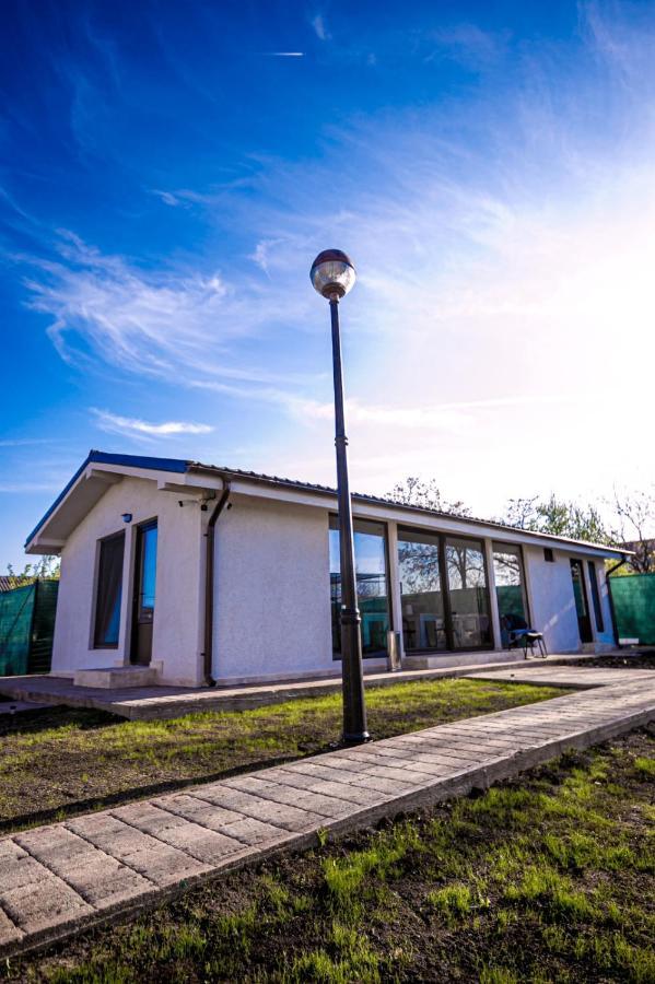 Complex Turistic N&S Hotell Două Mai Exteriör bild