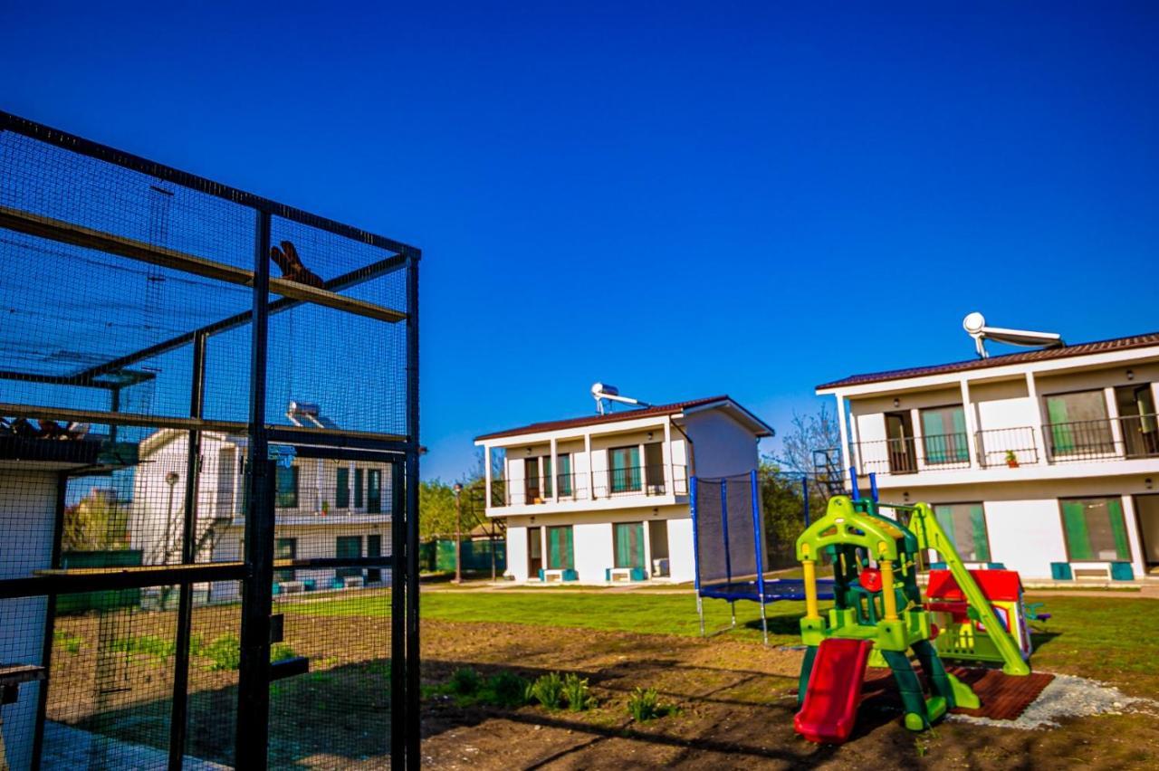 Complex Turistic N&S Hotell Două Mai Exteriör bild