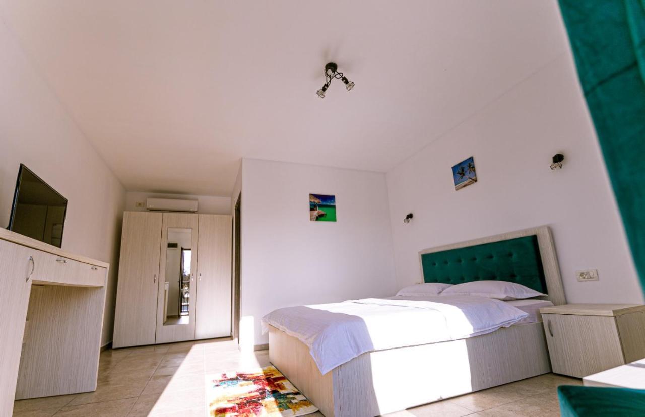 Complex Turistic N&S Hotell Două Mai Exteriör bild