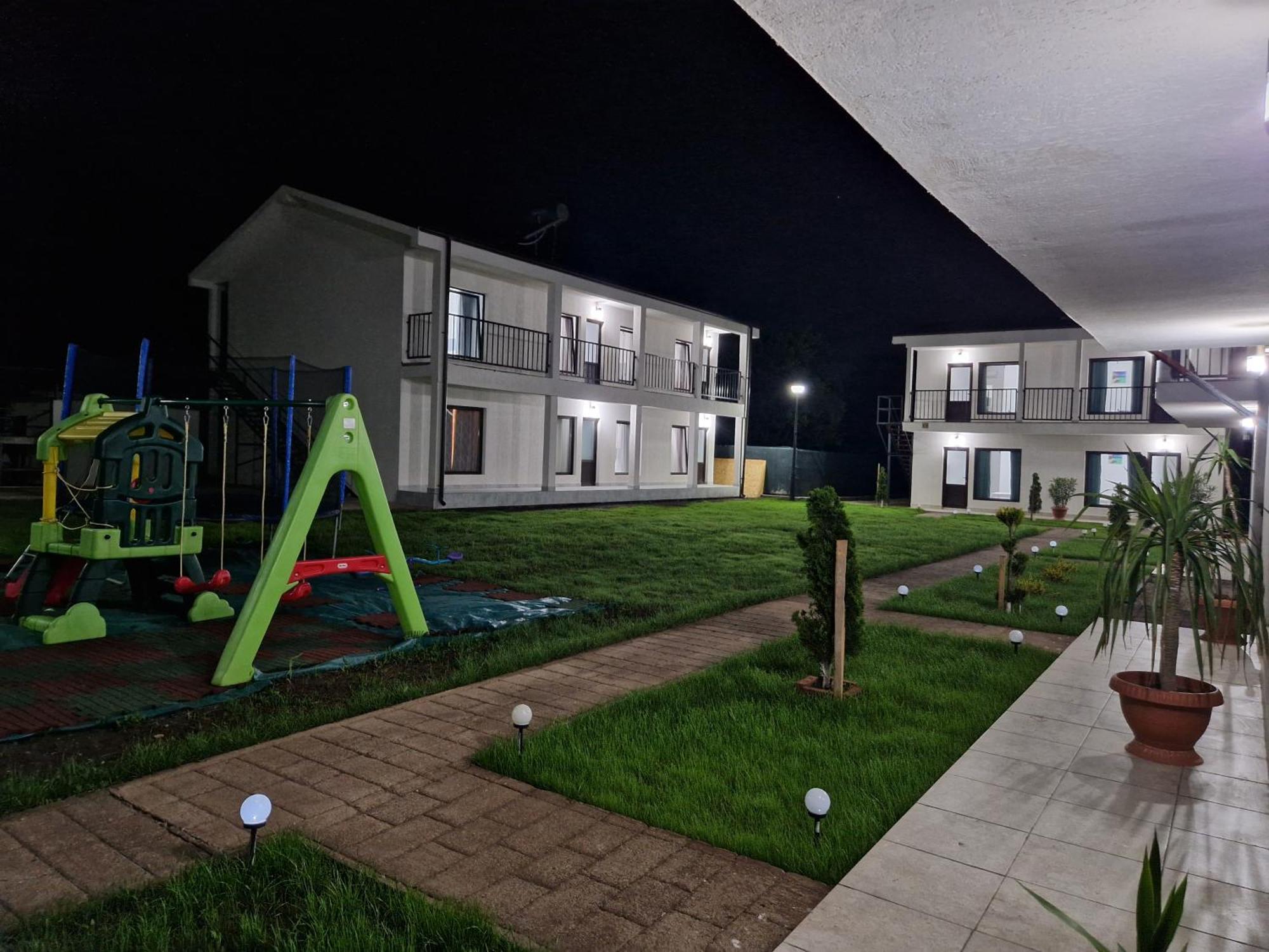 Complex Turistic N&S Hotell Două Mai Exteriör bild