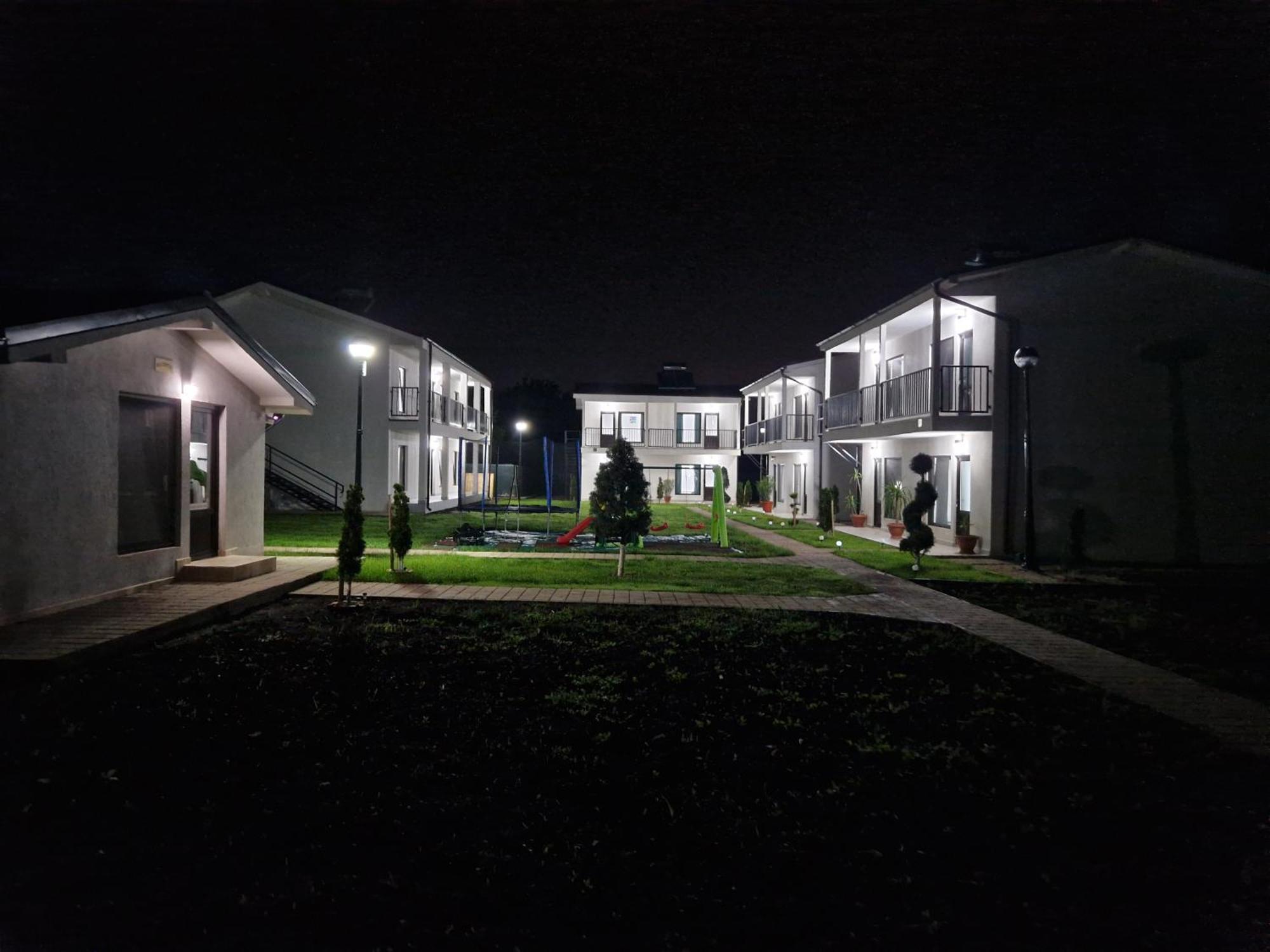 Complex Turistic N&S Hotell Două Mai Exteriör bild