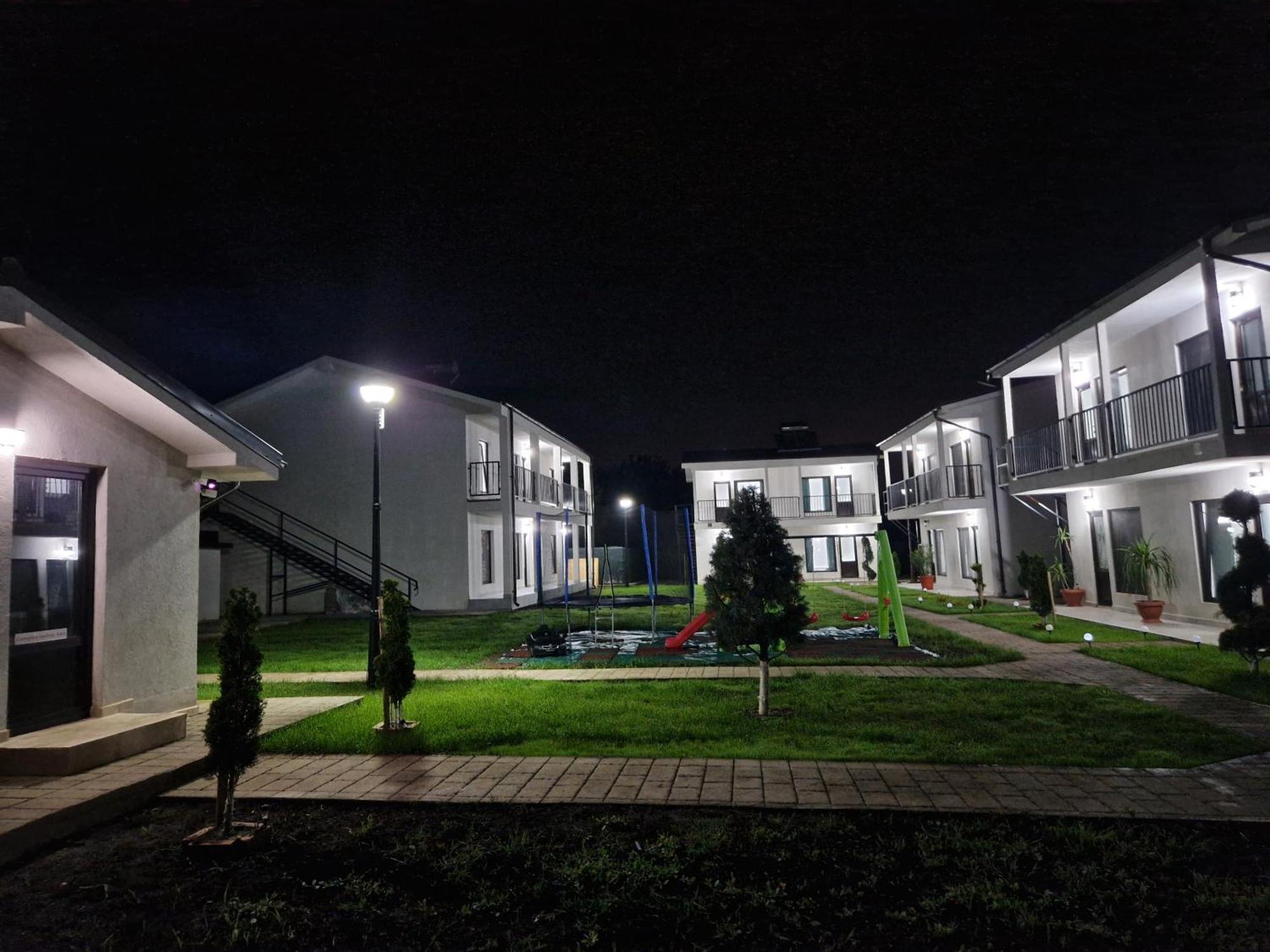 Complex Turistic N&S Hotell Două Mai Exteriör bild