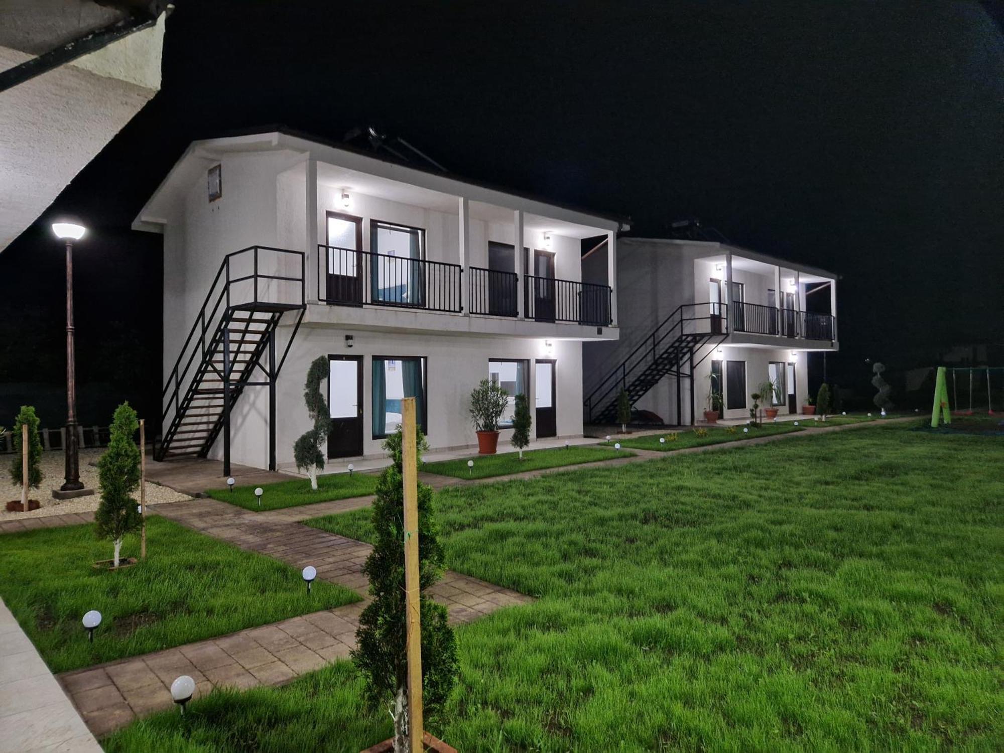 Complex Turistic N&S Hotell Două Mai Exteriör bild